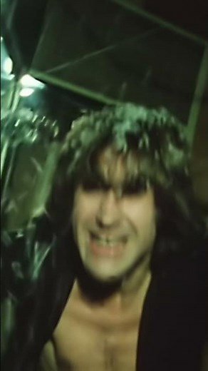 #OnThisDay in 1977, The Kinks 'Father Christmas' was released in the US 🎅🏻