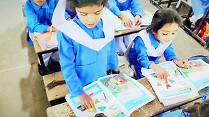 18K views · 1K reactions | Class one: Subject: English Lesson: Time to recall... SLO's: Use of words in sentence formation... Activity: Repetition of sentences by students again and again... Student's involvement: highly appreciated... Result: Outclass...✨✨✨ For more activities, u can visit the you tube channel "Rabia Basri The Influencer" | DTE Punjab DSD | Facebook