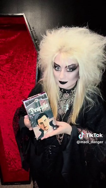 HI 📼📼📼 #vhs #horror #80smovies #90smovies #dracula #abbottandcastello #goth #tradgoth #horrorcollector #vhscollection #favoritemovies #collection #vhstapes #vampiremovies #classichorror