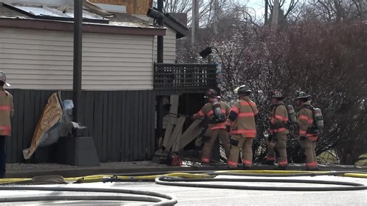 Wind escalates ‘fully involved’ fire at Springfield bar; fire crews on the scene