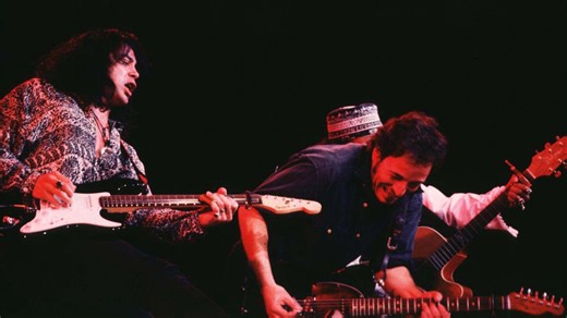 “Bruce goes, ‘Man, that's a lot of twang.’ I said, ‘Too much?’ And he said, ‘Uh uh!’” Joining Bruce Springsteen's post-E Street Band group, Shane Fontayne had the unenviable task of filling the shoes of Stevie Van Zandt and Nils Lofgren
