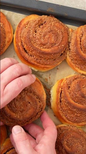 Nut rolls - quick and easy from our basic dough
