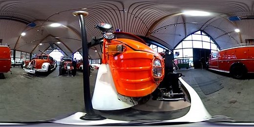 Fahrzeuge, wohin man sieht: 360-Grad-Blick durch eine Ausstellungshalle des Feuerwehrmuseums Schleswig-Holstein in Norderstedt. Mehr zum Museum erfahrt Ihr in unsere 7-seitigen Reportage im Feuerwehr-Magazin 12/2017, das hier hier bestellen könnt: https://goo.gl/rxAYpD. | Feuerwehr-Magazin