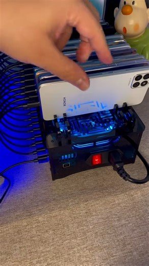 Carson on Instagram: "phone farm setup Easily control your phone on computer integrated farm click group control solution phone farm phone holder hub granjas de bots #phonefarm #boxphonefarm #phonefarming #phoneholder #fyp"