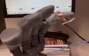 激光诱导梯度微金字塔实现超宽线性范围高灵敏度的离子压力传感器