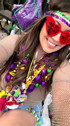 Normalize not waiting on anyone! If you wanna go to Mardi Gras, drive from San Antonio to New Orleans and GO 💅✨ Met up with my cousin for my first Mardi Gras. Core memories unlocked. #independentera #solotrips #mardigras #neworleans #fyp