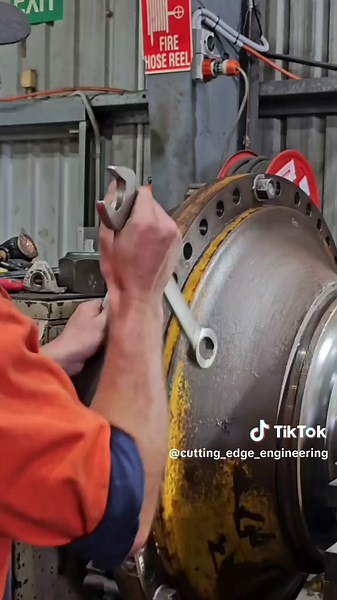 Setting Up 450 KG Spindle Part on Shenyang Lathe | Cutting Edge Engineering