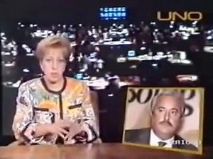 23 maggio 1992 Strage di Capaci edizione straordinaria Tg1 annuncia la morte di Falcone ( video durata 4 minuti ) #ACCADDEOGGI 23 MAGGIO 1992, STRAGE DI CAPACI: LA MAFIA UCCIDE GIOVANNI FALCONE CON LA MOGLIE E LA SUA SCORTA La strage di Capaci fu un attentato di stampo terroristico - mafioso compiuto da Cosa Nostra il 23 maggio 1992 nei pressi di Capaci (PA) con una carica composta da una potenza pari a 500 kg di tritolo, per uccidere il magistrato antimafia Giovanni Falcone. Gli attentatori fec