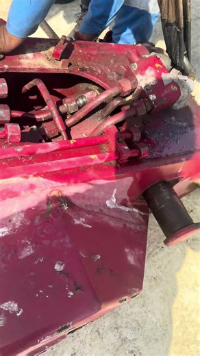 When That Boom Pin Won’t Budge 💪🏻 #CraneService#SafetyFirst#ReliableEquipment#OnSiteRepair#shorts