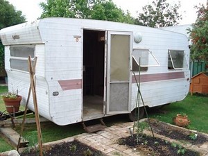 Convert an Old Caravan Into a Studio or Playroom