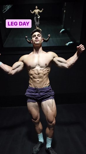 And of course… arms were done but not shown here 💁‍♀️ Hinge-type (or v) squatsSmith squatsRDL’sLeg CurlsCalf raisesJust changed up my exercises so starting off with 3 sets per exercise for now, will push sets as needed 👌 Current split is legs, upper, and big butt big back day (lunges and hip press)… so high frequency on glute and back work rn, trying to make gains there as I feel they are opportunity areas 💪🍑I have two squats in this block, but you can see how they’re done slightly different