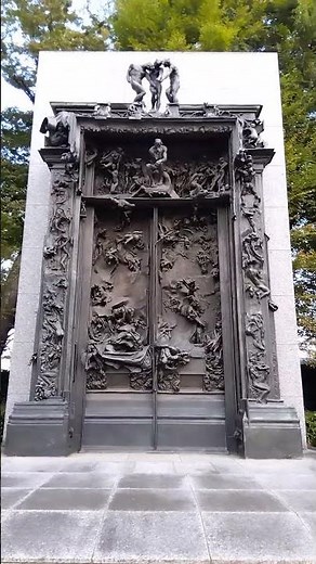ロダン(1840～1917年)作「地獄の門」はダンテの「神曲」に登場する地獄への入り口。地獄で苦しむ死者の群像。門の右にエヴァ、左にアダムがいる。国立西洋美術館にて。#美術 #アート #art