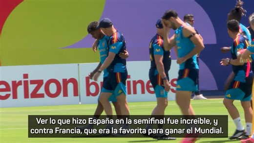 Beckham no se moja al ser preguntado por su favorito para la final y le abuchean
