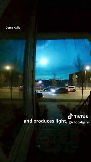 Calgary Meteor: Expert Explains Phenomenon of Fireballs in the Sky