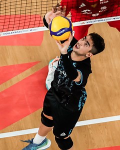 MATÍAS SANCHEZ 🇦🇷 The talented Argentinian setter is in his third season with Ślepsk Malow Suwałki at PlusLiga, showcasing his skills and leadership on the court! 🏐 #BePartOfTheGame #Volleyball #Siatkowka | Volleyball Nations League