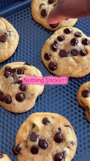 The best baking sheets for baking cookies!! 10/10 recommend you get them before my 12 days of cookies! 🍪 #cookies #nonstick #baking #tiktokshopcybermonday #tiktokshopblackfriday