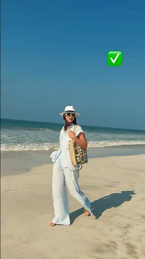 How to Pose Like a Model for Women – Classy Posing Tips #Shorts