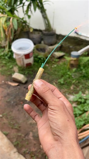 rocket firecracker fuse burning experiment @sorotan #reelschallengereelschallenge #usa #experiment #usareels #crackers #firecrakers #fireworksshow #fun #fireworksplay #diwali #fireworks | Fix Aby