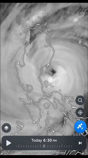 SIERRA MADRE SHATTERS EYE OF SUPER TYPHOON UWAN AFTER LANDFALL IN AURORA WATCH: Sierra Madre destroys the eye of Super Typhoon #UwanPH after it made landfall in Dinalungan, Aurora last night, November 9, 2025. According to PAGASA, the storm may weaken from a Super Typhoon to Typhoon Category. 🎥: Zoom Earth #SugboPH #UwanPH | VisMin.ph