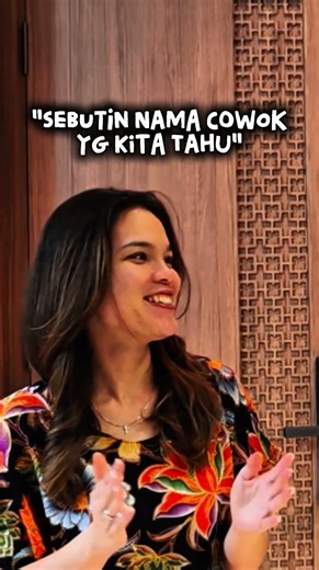 "Sebutin nama cowok yang kita tahu" 🥹 "Mention the names of the men we know"