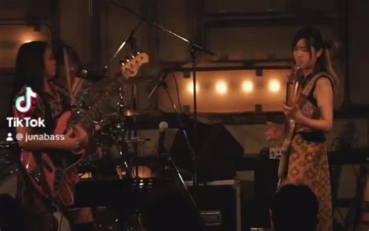 美女Bass battle💕 （贝斯斗琴）