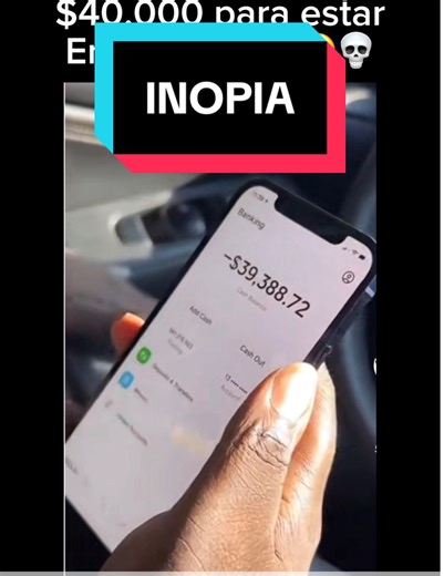 #significado de inopiaEl término "inopia" significa falta o carencia de algo, especialmente cuando se refiere a bienes materiales o a un estado de pobreza.Se utiliza en expresiones figuradas y literarias.Usos comunes:1. Carencia:• "Vivía en la inopia más absoluta." (refiriéndose a pobreza extrema).2. Distraído o desconectado de la realidad:• "Estás en la inopia." (para señalar que alguien parece ausente o despistado).Origen:Proviene del latin inopia, que significa"escasez" o "pobreza".#risa #hum