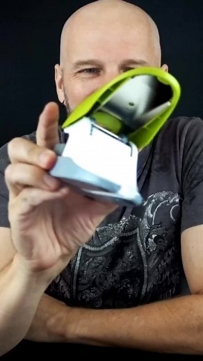 2.4M views · 25K reactions | The stapler that doesn’t use staples. #gadget #stapler #review #whatisthis #gadgettest #reels | Freakin' Reviews | Facebook