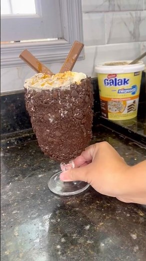Delicious ice cream sundae 🤤