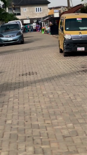 Day 1 of my catwalk, open for corrections😪🤲. Video didn’t end as planned because of the bike man😭🤲. #runwaywalk #fashion #parisfashionweek #model #runway. @Elite Model World @VNGMODEL SCOUT @kimb3lszn