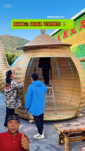 🏡🍵 ¿Una casa de té gigante? ¡La artesanía con bambú es asombrosa! 🤯 Mira cómo transforman cañas en estas increíbles estructuras. ¿Te gustaría tener una en tu jardín? #BambooHouse #ArquitecturaEcológica #HandmadeCrafts #AsianTradition #Viral | Dato Que Sorprende