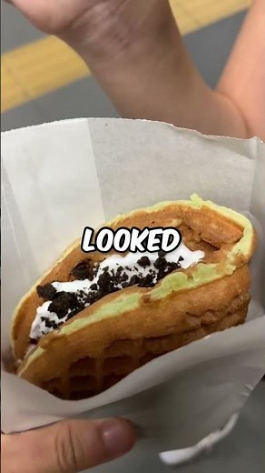 TRYING SINGAPORE VIRAL COOKIES N CREAM WAFFLE!! #cookiesncream #waffle #singapore #diet #foodreview