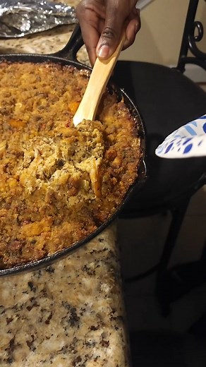 Day 6 of 12 Days of Christmas is Seafood Dressing with Crawfish Giblet Gravy. Y'all, that's a 12 inch cast iron and my family didn't leave a single crumb in that skillet 🤣🤣 Cornbread 1½ cup Cornmeal 1½ cup Flour 1½ tsp salt 4 tbsps Sugar 1½ tbsp Baking powder 3 eggs ¾-1¼ cup of Milk or Buttermilk ½ cup diced Green Bell Pepper ½ cup diced Red Bell Pepper ½ cup diced Onions ½ cup diced Celery Chicken Gizzards 1 pack of chicken gizzards 1 32oz box Chicken Broth 1 stalk of celery roughly chopped ¼