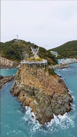 부산의 해안 절경을 한눈에 조망할 수 있는 #송도용궁구름다리 암남공원과 동섬을 연결하는 이 다리 #부산여행 #송도용궁구름다리 #부산가볼만한곳 #부산핫플 #송도여행