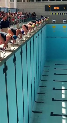 el de mantenimiento no lleno la piscina | Empty Pool