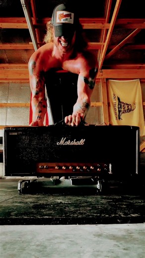 Keeping it real with my weekly workout vid..#ledzeppelin @marshall @gibsonguitar #workoutmusic #bpmf