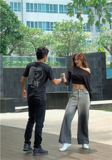 Find happiness with #BellAul , outfit goals from : @Toko Baju India/Pakistan !!! Love sangat~ #marbellaqueen #bollywood