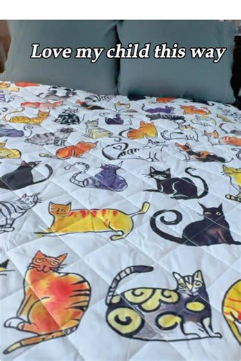 It's the little details that make a room special. 💖 ✨ This cat-themed quilt is the perfect way to add a bit of cozy and a whole lot of love to a child's space. #Quilt #Quilting #CozyHome #HomeDecor #Blanket