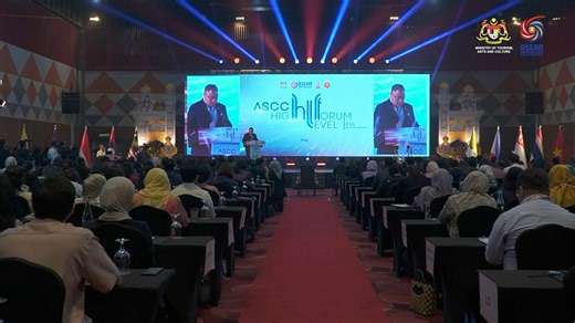 ASEAN SOCIO-CULTURAL COMMUNITY (ASCC) HIGH-LEVEL FORUM With the theme “Advancing an Inclusive and Sustainable ASEAN Community,” the Forum marks a key milestone under Malaysia’s ASEAN Chairmanship 2025 — fostering inclusive dialogue, innovation and collaboration across the region. In his keynote address, the Honourable Minister reaffirmed ASEAN’s commitment to a Resilient, Innovative, Dynamic and People-Centred Community, while H.E. Dr. Kao Kim Hourn, Secretary-General of ASEAN, underscored the s