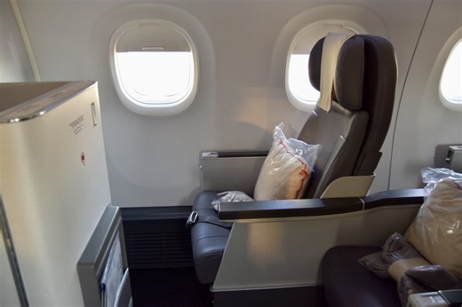 REVIEW: Royal Jordanian Embraer E190-E2 (NEUE) Business Amman - Tunis - You Have Been Upgraded