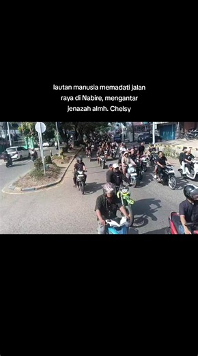 pemandangan yg terjadi sore dini hari, masyarakat Toraja bersama dgn banyak kerabat dari berbagai macam kalangan, menghadiri pelepasan jenazah almh. Chelsy, korban pembunuhan yang dilakukan oleh pelaku bernama Arya. ayoo teman-teman kita dukung kasus ini sampai Chelsy mendapatkan keadilan, jangan biarkan kasus ini tenggelam oleh ancaman oknum dari pelaku, dan doakan Chelsy boleh tenang di sana bersama Bapa di Sorga. #justiceforchelsy #pembunuhan #viral #nabirepapuatengah #toraja