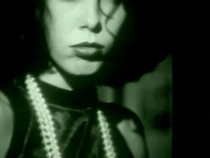 SENZA UNA DONNA - ZUCCHERO Canción de 1987 escrita e interpretada por el cantautor italiano Zucchero ( Adelmo Fornaciari ) para el álbum Blue's y lanzada como sencillo junto a los temas Into The Groove y Con Le Mani ( versión extendida remezclada ). En 1991 grabó una versión en inglés junto al cantante británico Paul Young. | The songs of my life