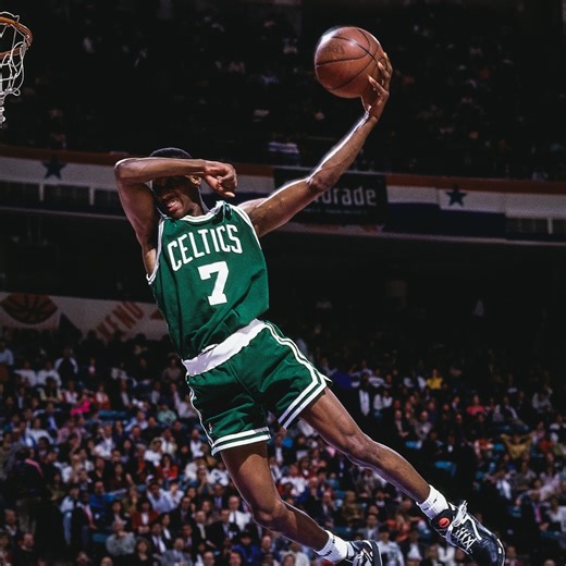 People still ask Dee Brown about his "blind dunk" to this day 😏 | Boston Celtics