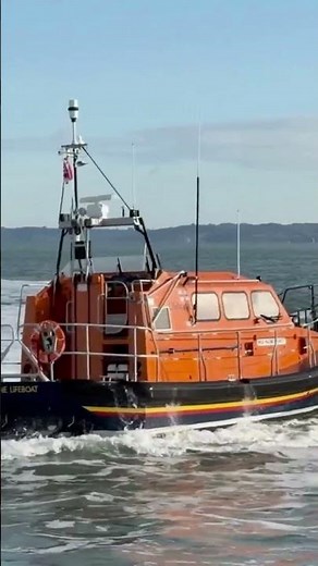 RNLI sea trials: Ever seen a Shannon class lifeboat emergency stop?