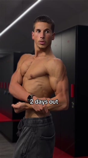 This was funDm for coaching#stage #classic #bodybuilding #posing #fyp