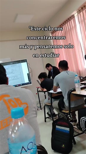 Humor de Ingenieros: Estudiar o Compañeros