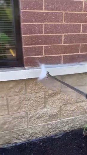 Cleaning limestone. #pressurewashing #powerwashing #limestone #likeandsubscribe #subscribe #business