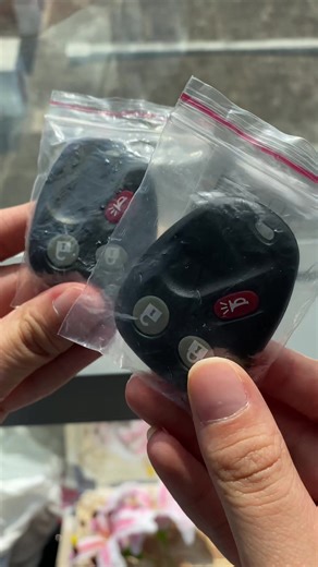 How to program a keyless remote for a 2004 chevy tahoe. #chevy #DIY #carkeys #locksmith