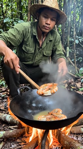 cooking prawns in the jungle cooking #shorts #viral #food #survival #foodie #jungkook #seafood #feed