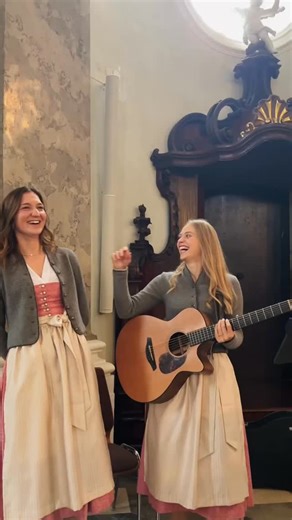 13K views · 571 reactions | weekend recap. 李 ein wochenende voller musik #handaufsherz #musik #duo #gigs #hochzeit #auftritt | HAND AUFS HERZ - Musik | Facebook