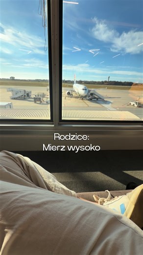 Mary • wszystko o lataniu ✈️ on Instagram: "✈️✈️✈️ obserwuj @comeonmariah po więcej Lotnictwo, latanie, samoloty, marzenia, motywacja, pilot, stewardessa, cabin crew, odlot, boeing, airbus, lotnisko, przyloty, odloty, awiacja, planespotting, planespotter, samolot, skrzydła, silnik, influencer, air show, biznes klasa, tanie loty, tanie podróże, podróże, za grosze, wakacje, steward #lotnictwo #podroze #tanieloty #tanielatanie #podróże"